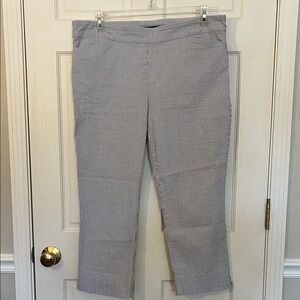 Searsucker light blue striped, stretch mid rise Women's Capris